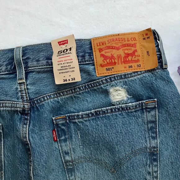 Levi's NWOT 501 Light Wash Distressed Straight Jeans Men 36 x 32 - Picture 8 of 10
